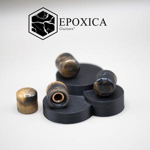 Maya Obsidian - Jeu de boutons de guitare (noir de carbone + or maya)