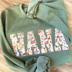 Gigi Sweatshirt, Custom Embroidered Sweatshirt Gift, Embroidered Gigi Sweatshirt, Personalized Gift, Appliqué Sweatshirt, Christmas Gift