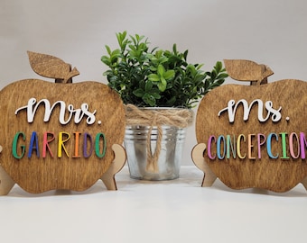 Lehrer Name Plate Personalisiert, Schreibtisch Name Plate, Lehrer Wertschätzung Geschenk personalisiert, Geschenke für Lehrer, Jahresende Geschenk, Apfel Geschenk