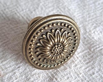 Vintage Style Knob 'Elegant Sunflower' with Antique Bronze Finish -Ideal for Furniture,Kitchen or Bathroom Projects-Drawer Knob,Cabinet Pull