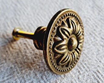 Antique Bronze 'Vintage Flower' Finish Metal Knob- Vintage Style-Farmhouse Design-Drawer Knob-Cabinet Handle-Cupboard Pull-Easy to Install