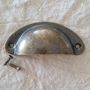 Cup Style Pull - 'Antique Bronze' -Furniture, Kitchen & Bathroom Hardware -Vintage Farmhouse Style Hardware -Drawer Pull -Handle for Drawers
