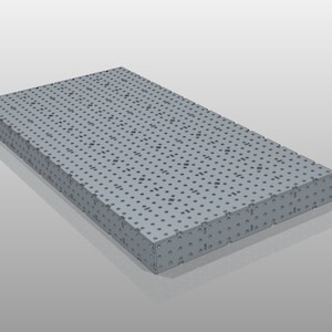 Könnte beinhalten: Eine graue Metallplatte mit einem Raster aus gleichmäßig verteilten Löchern. Die Platte ist rechteckig und hat eine leicht strukturierte Oberfläche.