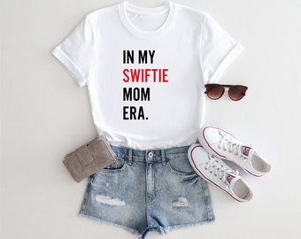Chemise Swatie Mom, In My Swatie Mom Era, Chemise Fan Girl, Chemise A Lot Going On At the Moment, T-shirt Taylor Swift Eras, Chemise Swiftie tendance