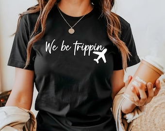 T-shirt We Be Trippin, pull de voyage, t-shirt vacances aventureux, cadeau de vacances, t-shirt vacances en famille, col rond mode vacances, chemises de voyage filles