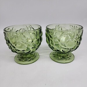 Set mit 2 Vintage Avocado-grünen Garnelen-Cocktailgläsern Dessert Footed Bowl