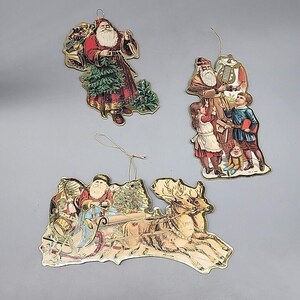 3 adornos navideños vintage de cartón de los años 80 con renos y detalles dorados para el árbol de Papá Noel