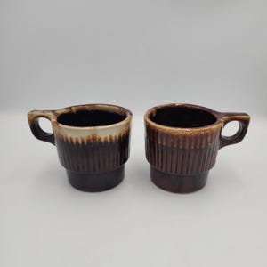 Monmouth Brown Drip Kaffeetassen Tasse Stapelbar Maple Leaf USA Keramik 2er Set