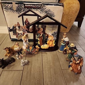 Kirkland 1993 Signature Costco 12 Piece #75177 Nativity Set W/wood