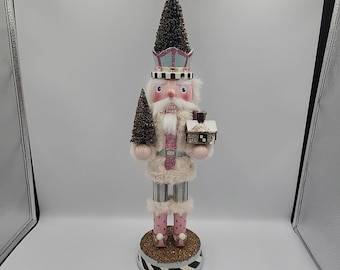 Cepillo para botellas de madera MacKenzie-Childs Home Sweet Snow Cascanueces de 48 cm