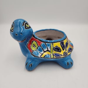 Vaso de cerâmica Talavera colorido em formato de tartaruga, arte folclórica mexicana, 18 cm de comprimento.