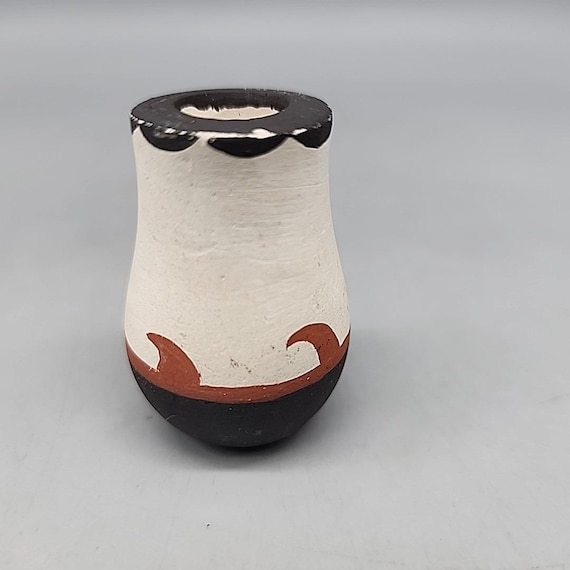 ミニチュア プエブロ 1-3/4インチ 陶器花瓶 ヴィンテージ ホワイト