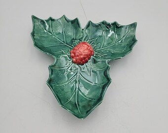 Plato de cerámica vintage MCM hecho a mano de 3 partes con diseño de hojas de acebo, plato para dulces navideño
