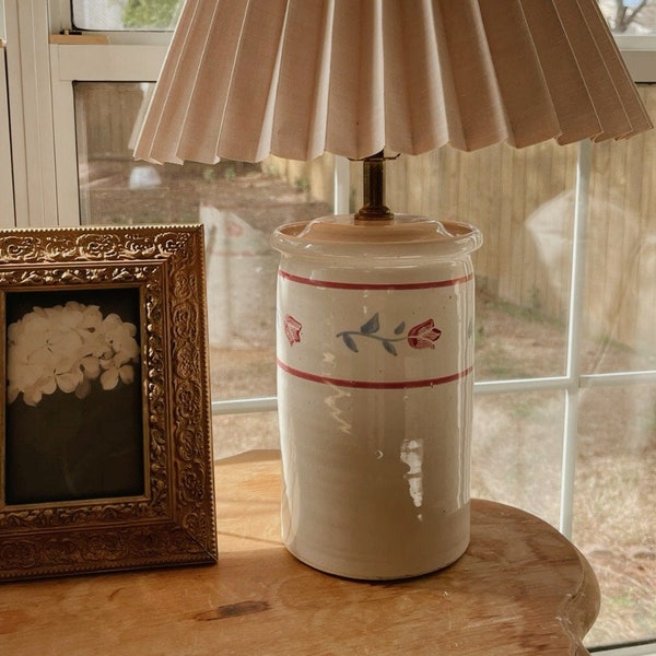 Vintage Cottage core rose design crock ceramic table lamp with pleated shade