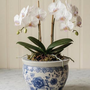 Grote vintage blauw-witte Chinoiserie plantenpot | Porseleinen bloempot met Griekse sleutelmotief aan de rand