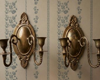 Par vintage de apliques cónicos para colgar en la pared de latón macizo ornamentado