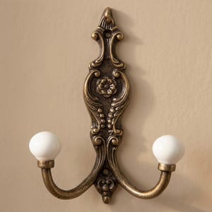 Antike Bronze Gusseisen mit Weißen Keramik Knäufen Doppelarm Mantel Kleiderhaken