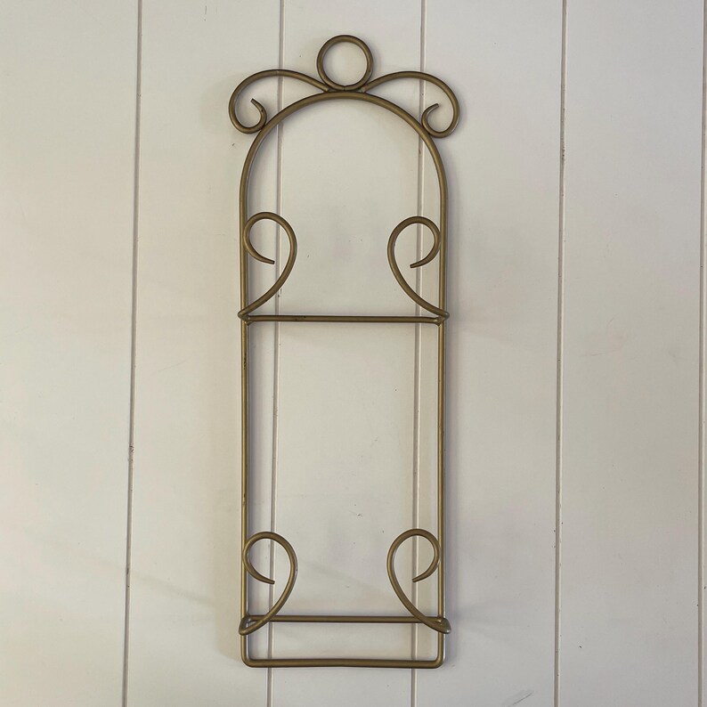 Vintage Gold Wall Mounted Petite Plate Rack Wall Display for Plates