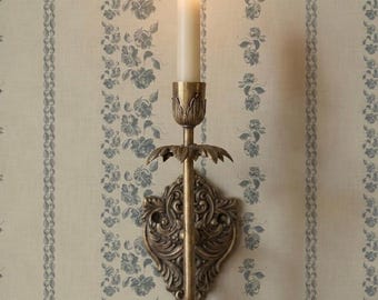 Aplique de pared ornamentado de metal imitación latón antiguo