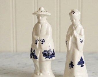 Vintage Churchill Blue Willow Figural Salt and Pepper Shakers, Asian Couple Kitchen Decor