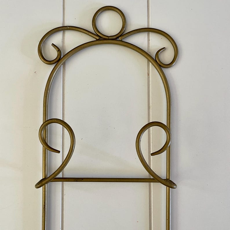 Vintage Gold Wall Mounted Petite Plate Rack Wall Display for Plates