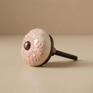Roze keramische ronde bloemenladeknop
