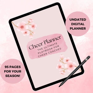 Könnte beinhalten: Ein digitaler Planer für Cheerleader-Trainer mit rosa Hintergrund und Kirschblüten-Illustrationen. Der Text auf dem Planer lautet "Cheer Planner: The Ultimate Playbook for Cheer Coaches". Der Text auf dem rosa Kreis lautet "Undatierter digitaler Planer". Der Text auf dem rosa Kreis lautet "95 Seiten für deine Saison!"
