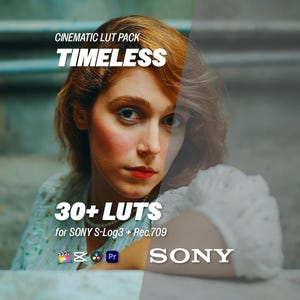 Op de afbeelding: Promotieafbeelding voor een cinematisch LUT-pakket. De tekst luidt "CINEMATIC LUT PACK TIMELESS" en "30+ LUTS for SONY S-Log3 + Rec.709". De afbeelding toont een vrouw met rode lippenstift en een zacht focus effect, met het SONY-logo onderaan.