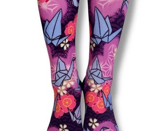 Calcetines inspirados en kimono con grullas de origami / Elegante patrón japonés, diseño hermoso, colorido y vibrante.