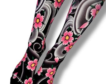 Calcetines con tatuajes de flor de cerezo: arte floral japonés de Kevin Marr