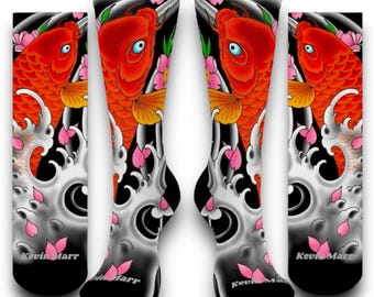 Calcetines de pez koi: arte de tatuaje japonés con diseño floral ondulado