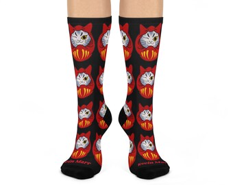 Calcetines negros con diseño de gato de la suerte y Daruma. Diseño de tatuaje de gato.