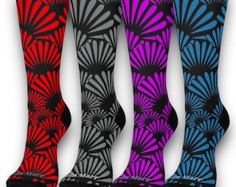 Calcetines con estampado geométrico Kiku – Diseño de crisantemo japonés – Acolchados, suaves y duraderos – Inspirados en el irezumi – 4 opciones de color