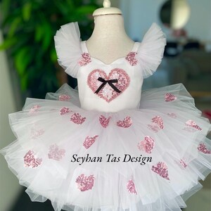 Vestido de tul rosa brillante con corazón y lazo negro para bebé - Especial de San Valentín, Vestido de fiesta con corazón para niña, Vestido de amor, Vestido de bebé para San Valentín