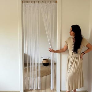 Boho Makramee Vorhang: Großes Fensterbild, Textile Wandkunst (100 x 200 cm)
