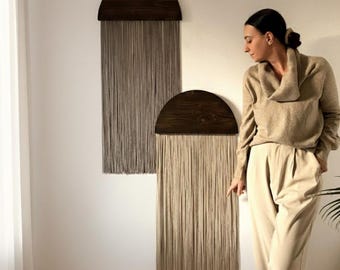Arazzo da parete in macramè scandinavo / Arte in fibra con base in legno