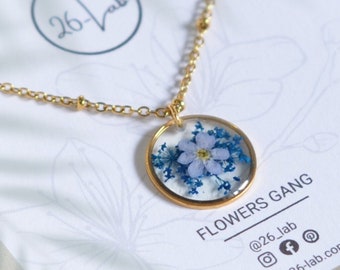 Queen Anne's lace myosotis forget-me-not necklace in resin, real pressed flowers