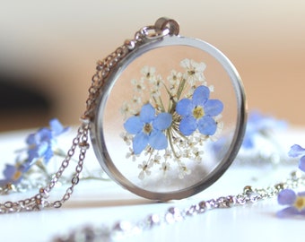 Collier en résine fleurs de myosotis et carotte sauvage - Pendentif et chaîne en acier 304