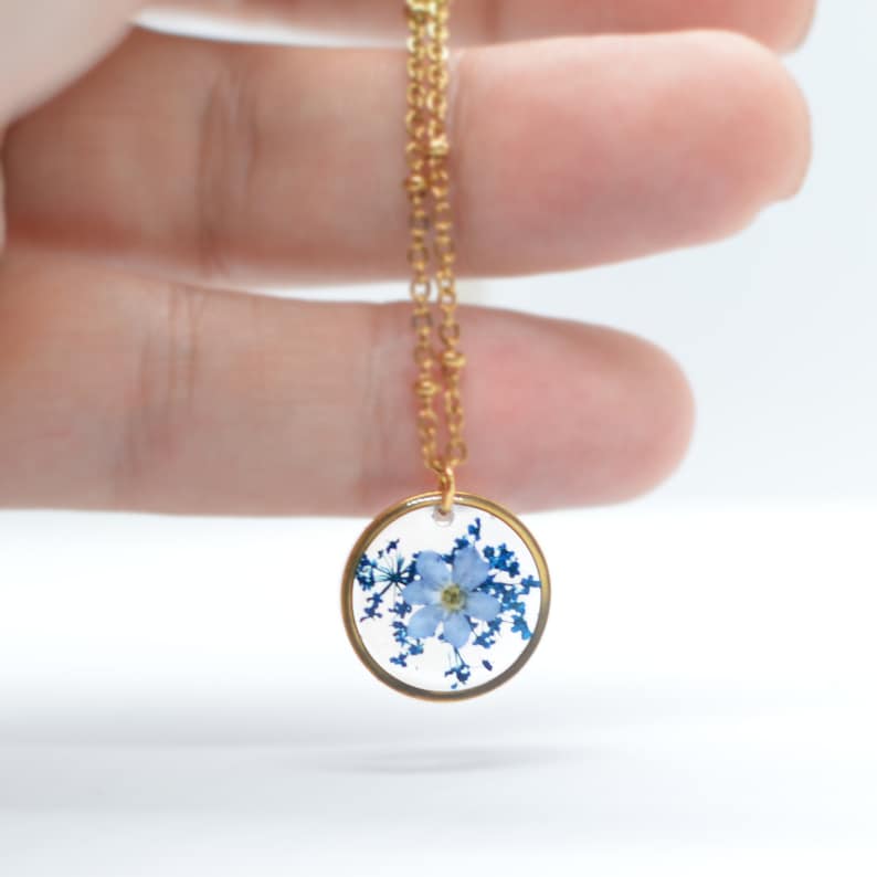 Collana myosotis pizzo della regina Anna non ti scordar di me resina fiori veri pressati immagine 6