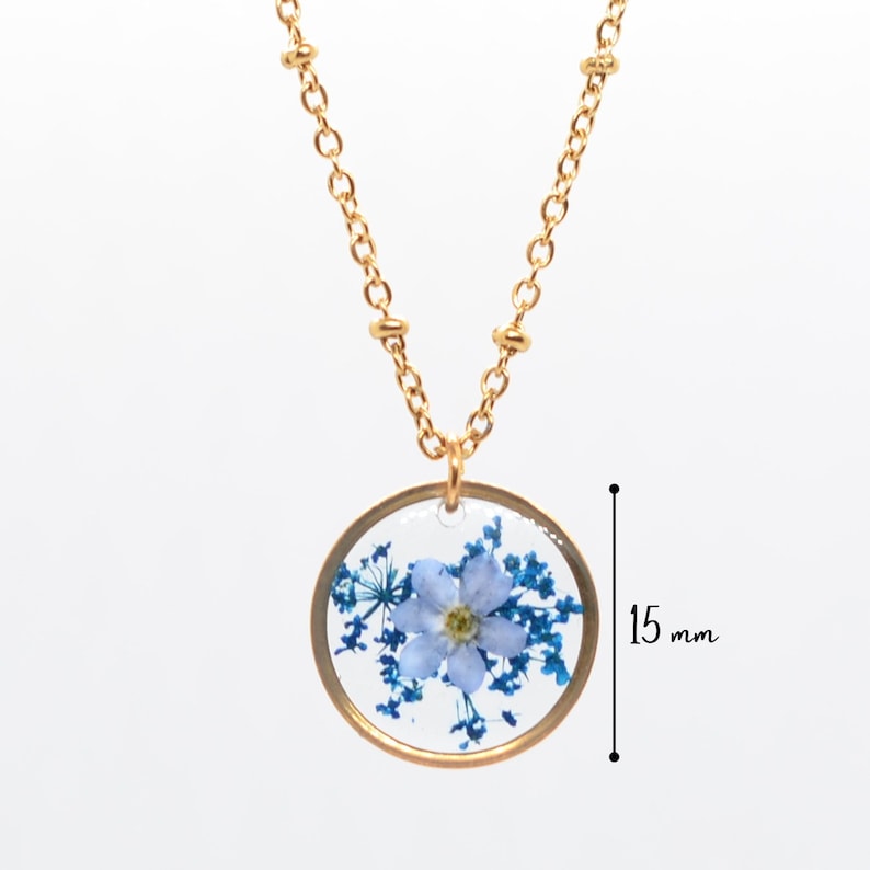 Myosotis-Vergissmeinnicht-Halskette aus Spitze von Queen Anne aus Kunstharz, echte gepresste Blumen Bild 7