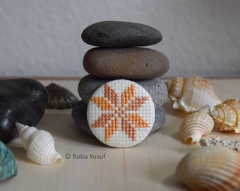 Palestinian Embroidery Pinback Button - Bethlehem Star motif