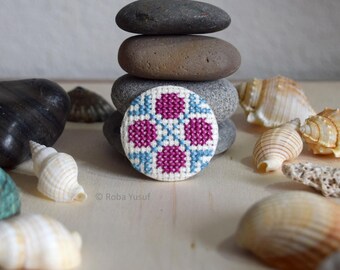 Palestinian Embroidery Berries motif - Pinback button