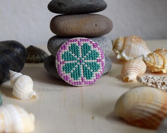 Palestinian Embroidery Pinback button - Damask Rose