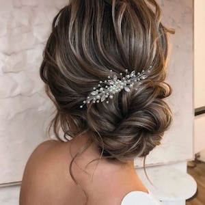 Elegant pearl hair comb Bridal hair comb Classic pearl comb Wedding hair piece Wedding hair accessories Bridal hair piece Pearl hair piece