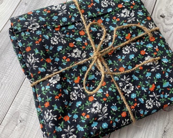 Tela de algodón floral de stock remanente: Chintz negro retro, suministros de costura (3 yardas)