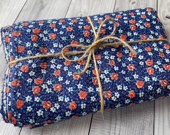 Tela de algodón floral azul marino: Material de costura retro de los años 70 (3 yardas)