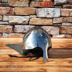 Mittelalterlicher Nasalhelm aus Stahl: Kettenhemd-Ritterrüstung, LARP-Reenactment