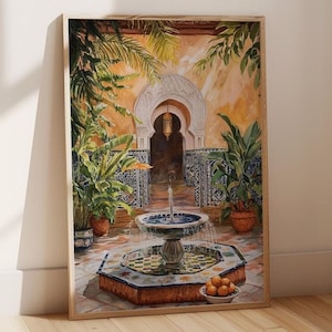 Puede incluir: Una pintura de acuarela de un patio con una fuente en el centro. La fuente está rodeada de vegetación exuberante y un suelo de baldosas. Hay una puerta arqueada en el fondo, que conduce a otra parte del patio.