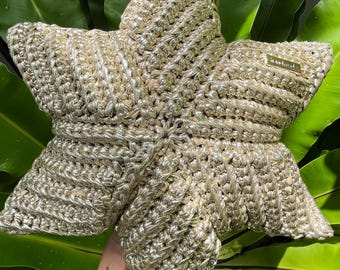 Stern Häkelkissen: Golden Silver gestricktes Dekokissen fürs Kinderzimmer