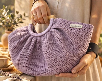 Bolso de mano bohemio de rafia morada: bolso de ganchillo hecho a mano con forma de concha.
